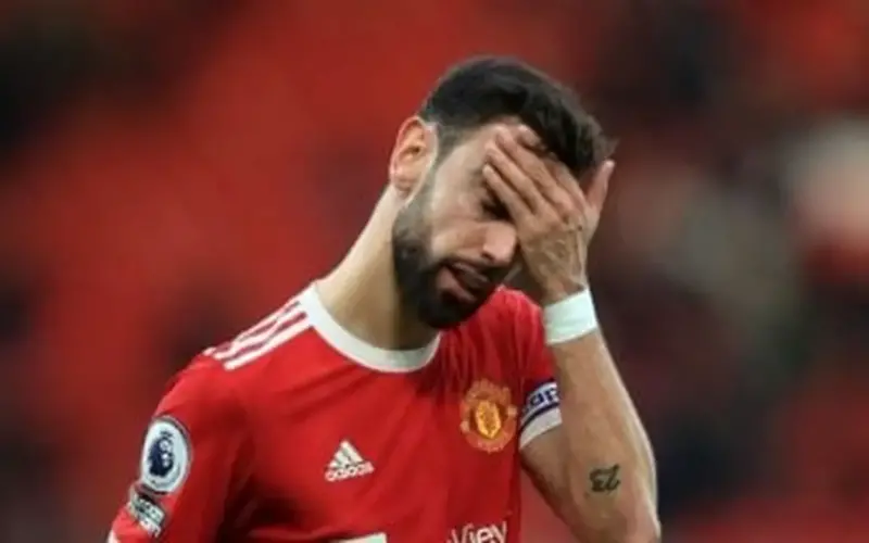 فيرنانديز يواصل تدوين التاريخ بأرقام قياسية رغم سقوط مانشستر يونايتد في البريميرليج